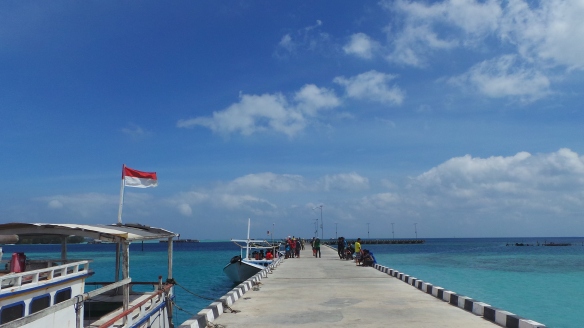 Pulau Karimun Jawa dengan laut biru.